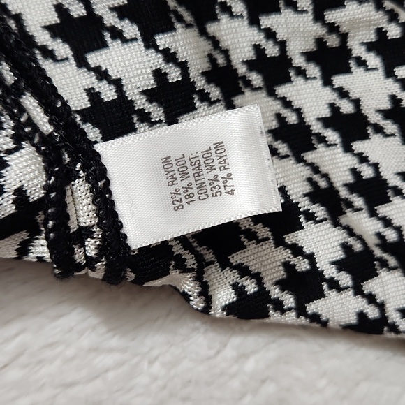 St. John Houndstooth Cardigan - Picture 4 of 4